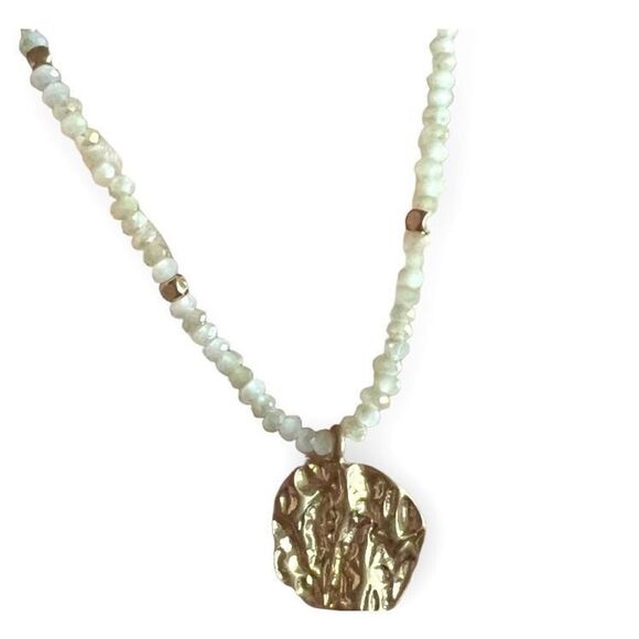 NWT Womens Lulus Dainty Hammered Gold & Iridescent Stone Pendant Necklace - Picture 2 of 2